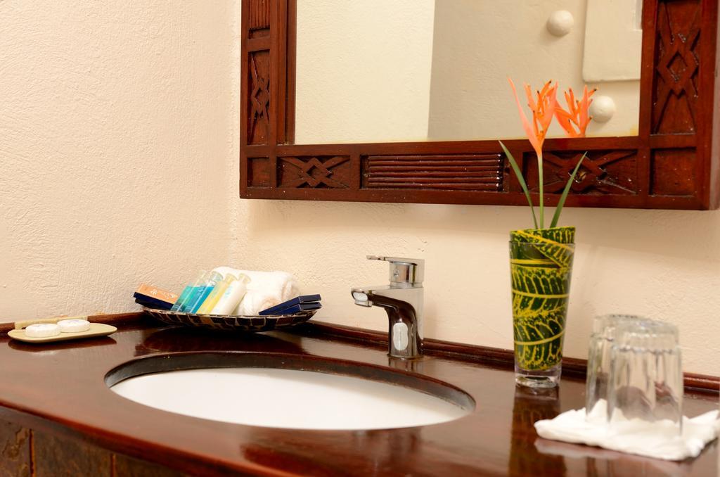 Ocean Paradise Resort & Spa Pwani Mchangani Quarto foto